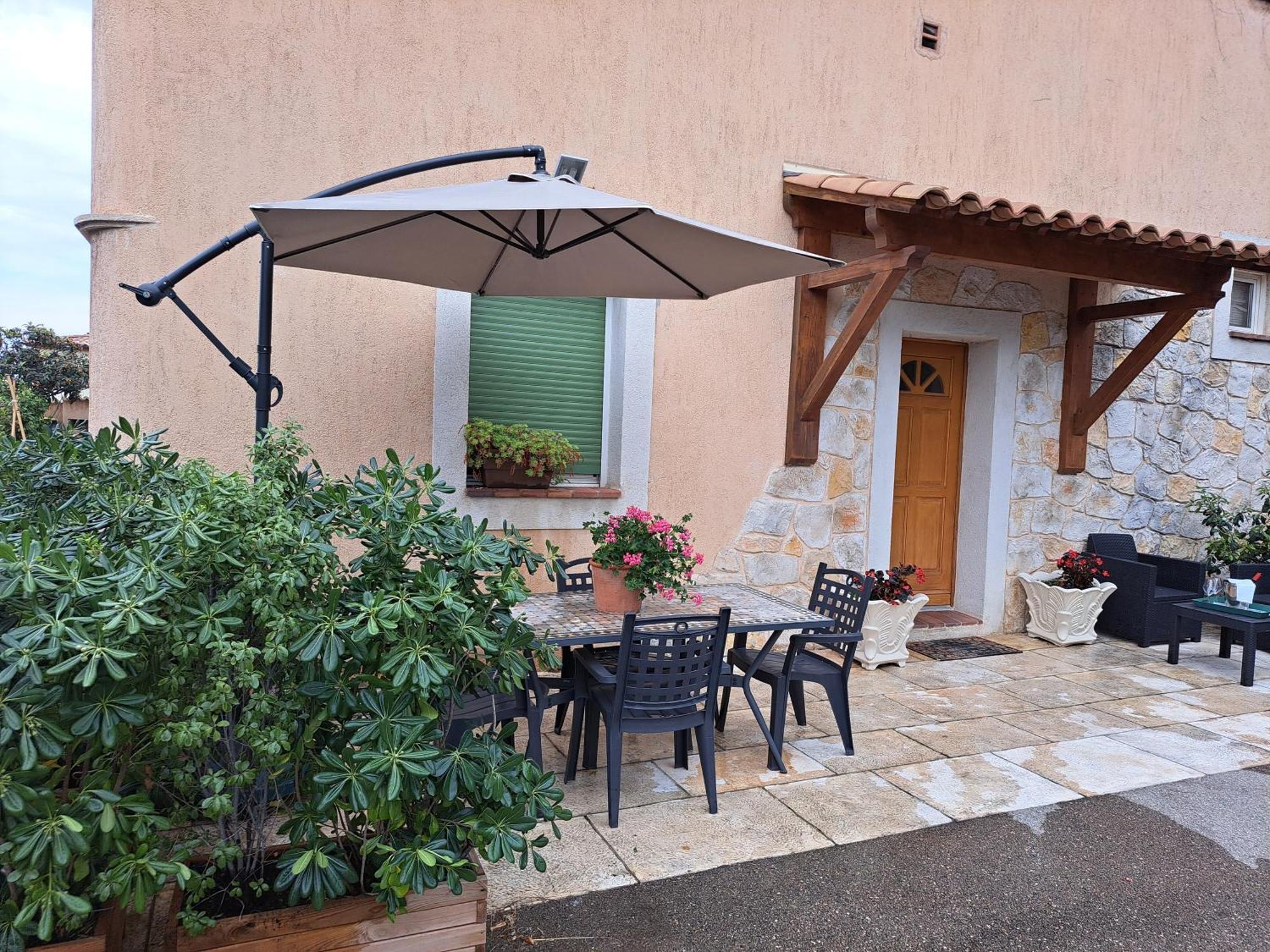 Gite Mireille Carros Exterior photo