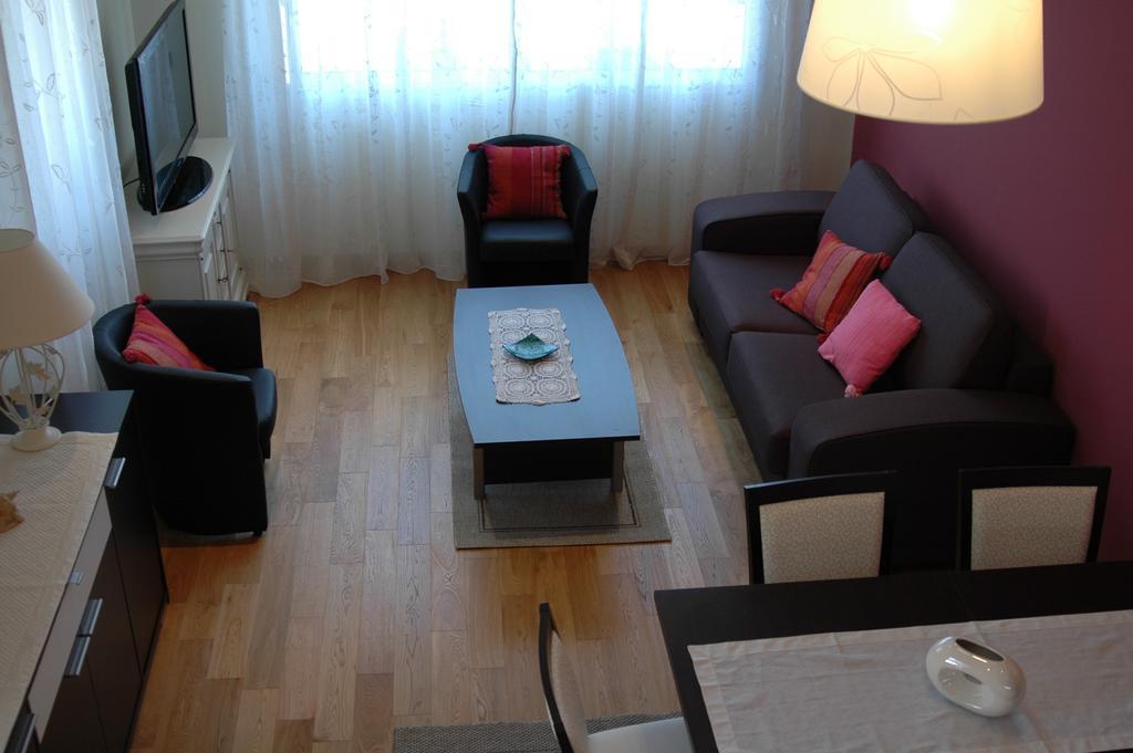 Gite Mireille Carros Room photo